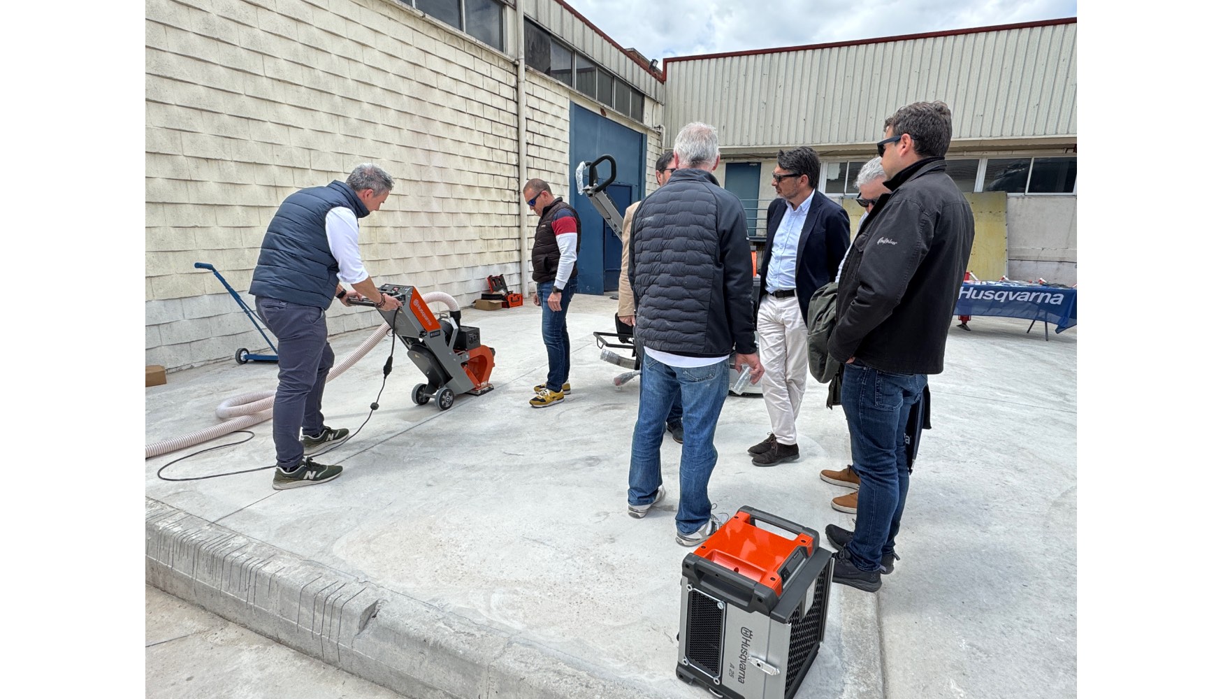 El roadshow tambin incluye demostraciones prcticas para demostrar la versatilidad y eficiencia de los equipos Husqvarna...