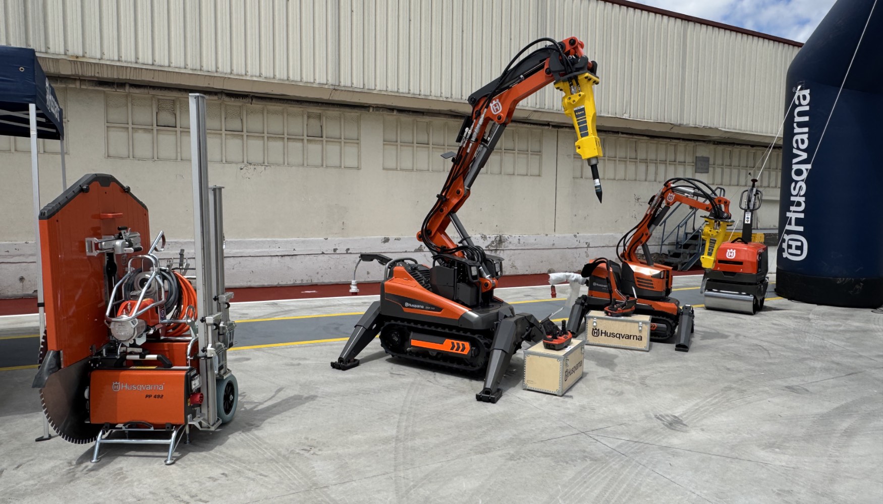 Husqvarna Iberia ha confeccionado una gran oferta expositiva en su roadshow para mostrar buena parte de las soluciones que ya puede ofrecer...