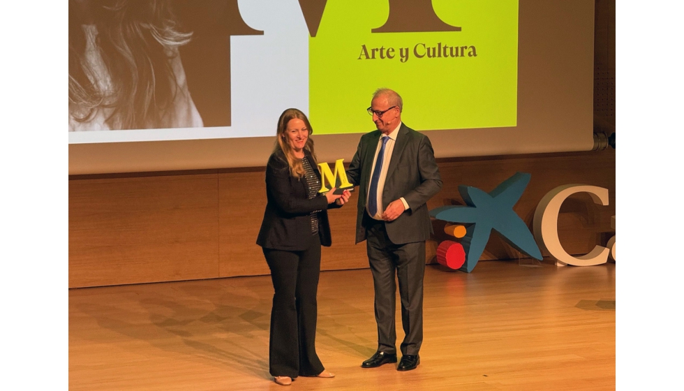 Luis del Corral entreg� el galard�n a Pilar Palomero