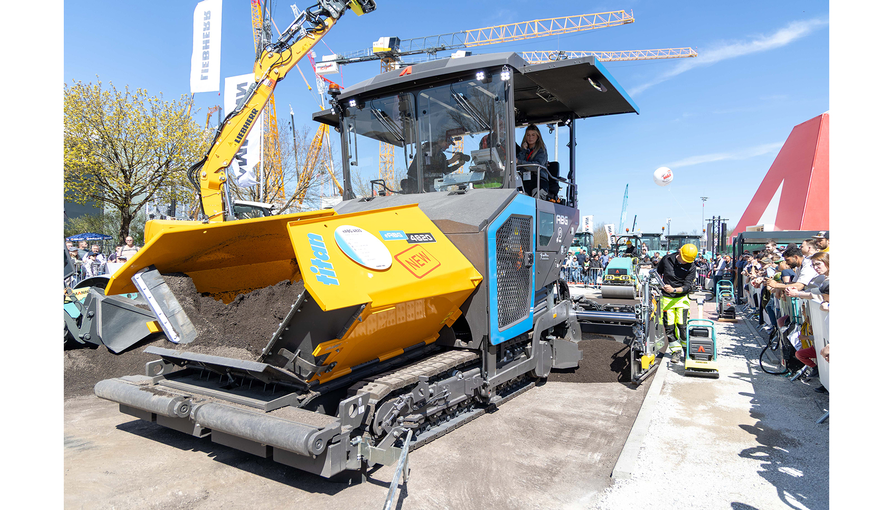 Nueva extendedora elctrica eABG 4820