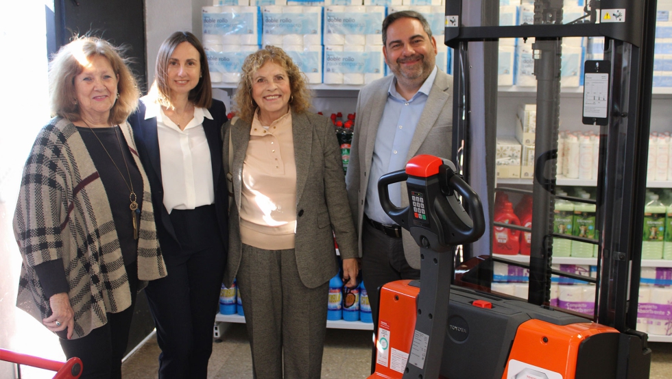Montse Font, Merc� Santacreu y Lidia Lanuza de Creu Roja y David Ortega, responsable de Flota de Ocasi�n en Toyota Material Handling...