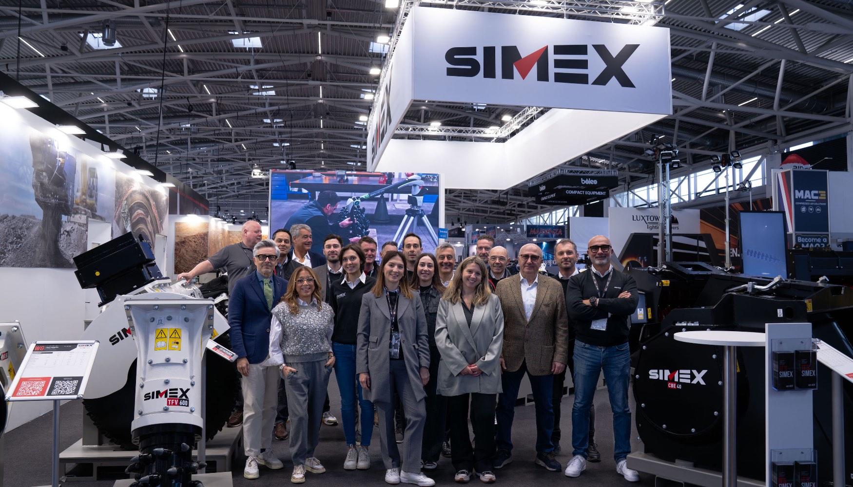 Equipo de Simex en Bauma 2025