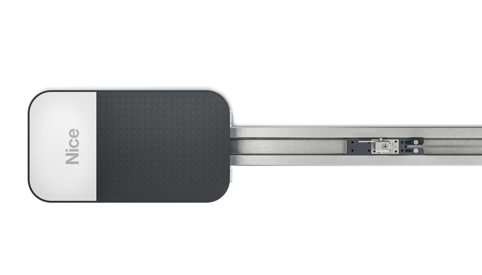 Spido 1000 est diseado para puertas seccionales de hasta 12,7 m y puertas basculantes de hasta 13,8 m