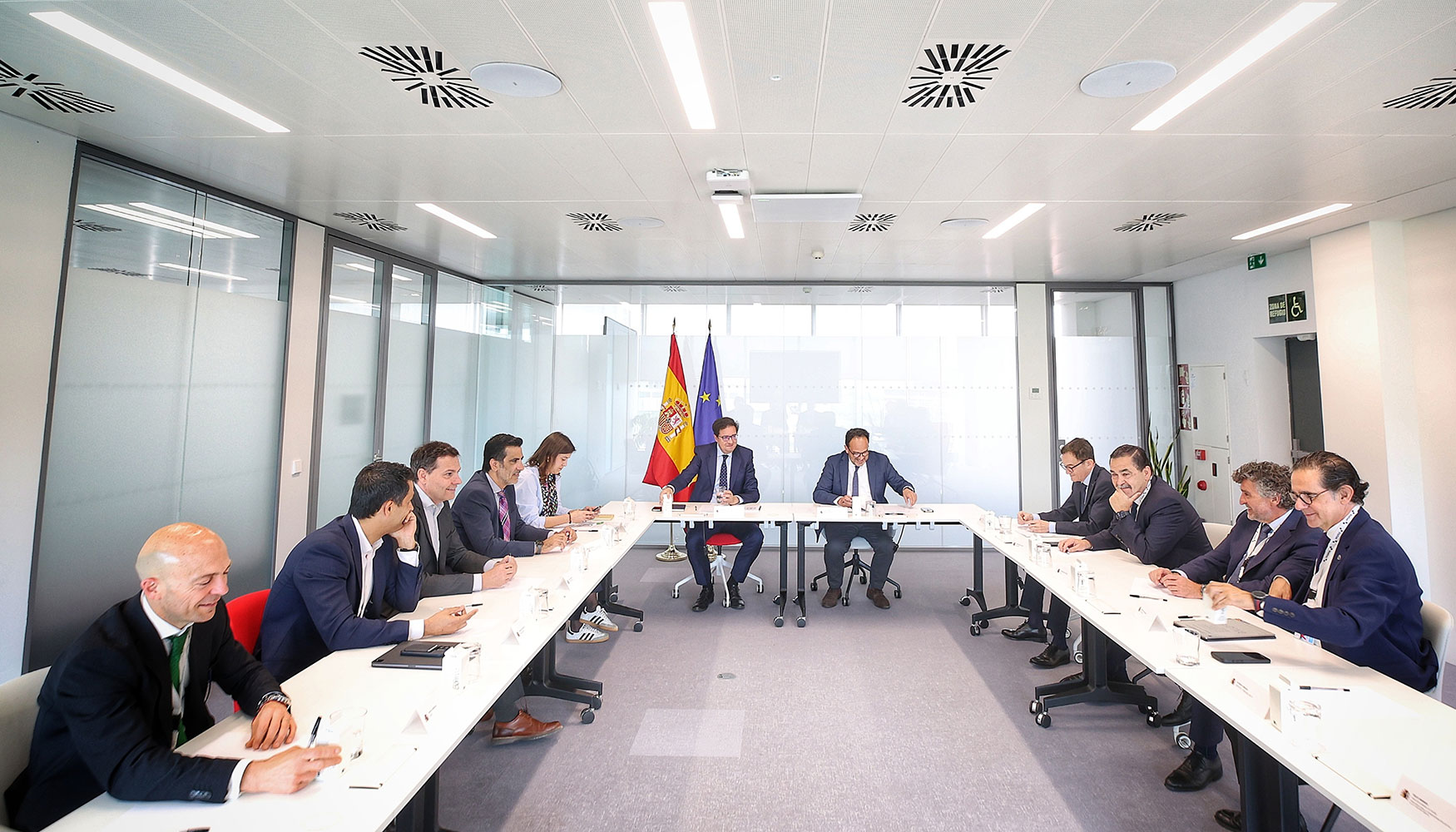 �scar L�pez se re�ne con una decena de empresas espa�olas de ciberseguridad con el fin de impulsar la colaboraci�n p�blico-privada ...