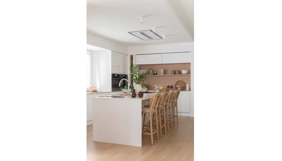 La cocina se desarrolla a partir de la isla central