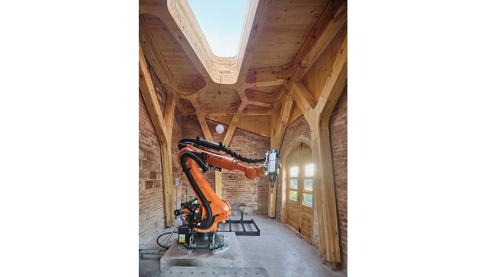 El robot que forma parte del proyecto Cora (Cathedral of Robotic Artisans) está situado en el Parc de Collserola (Barcelona). Foto: Adrià Goula...