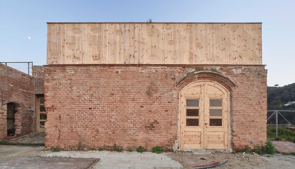 La instalación permitió reacondicionar un edificio adyacente ya existente...