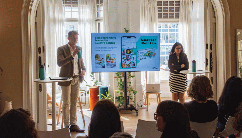 Natalia Cabrera, directora general de L�ku�, y Tijn van Elderen, CEO de L�ku� y Brabantia