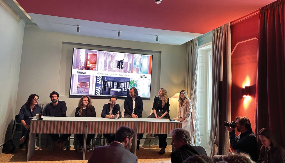 Imagen de la mesa de debate en torno a la iluminaci�n en espacios habitables, organizada por Simon en Casa Decor