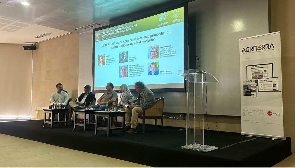 O conhecimento cientfico aliou-se  especializao tcnica e empresarial na Mesa Redonda A gua como elemento primordial da sustentabilidade no...