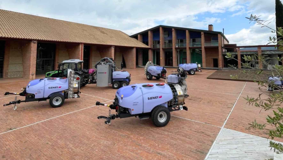 Exposicin de maquinaria en la zona exterior