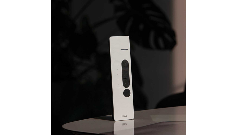 Un modelo de los nuevos transmisores Dom, de Nce