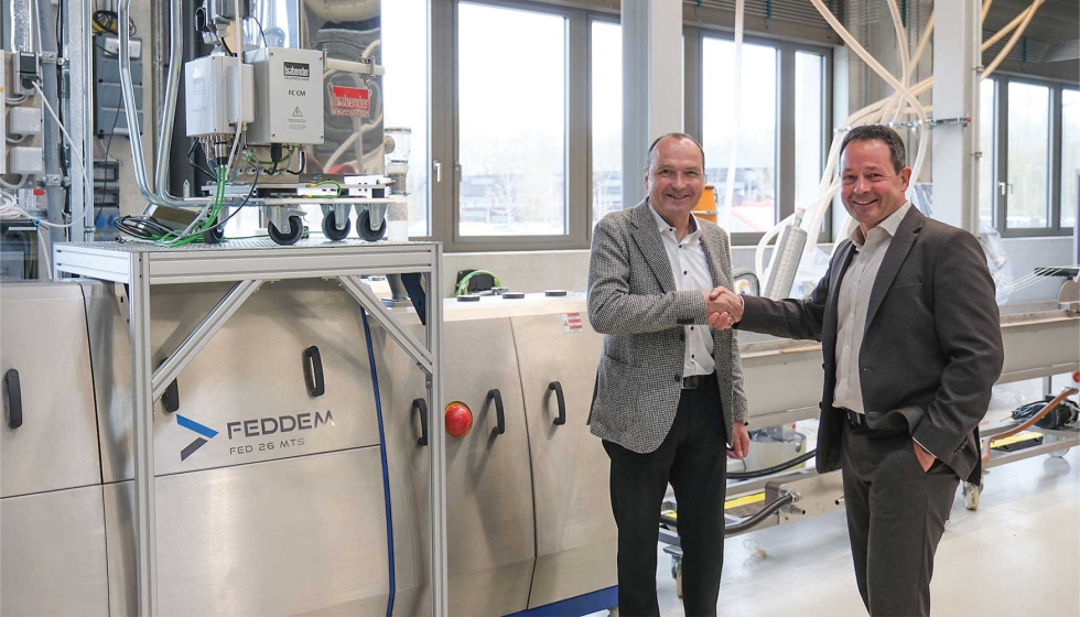Entrega oficial del extrusor de Feddem al IKK (de izquierda a derecha: Dieter Gro�, director general de Feddem GmbH & Co. KG; Prof...