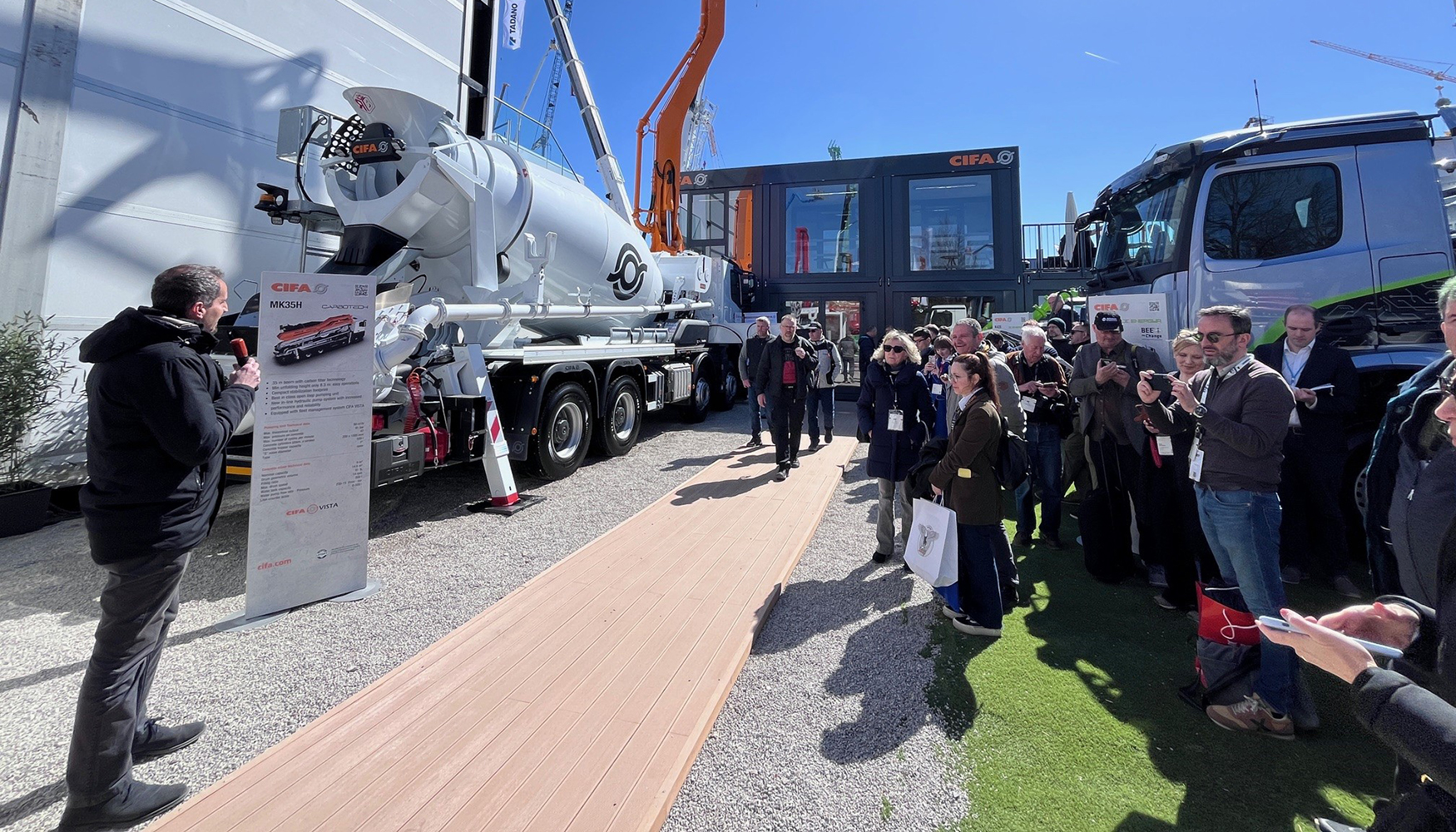 Presentacin ante los medios de la nueva bomba mezcladora Magnum MK35H