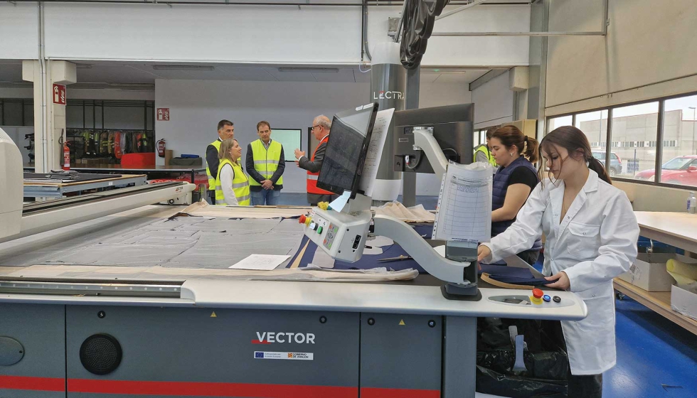 Imagen de la visita de Mar Pa�os a Confecciones Oroel