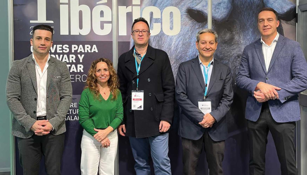 En el centro, representantes de Pilarica junto a Imma Borràs... En el centro, representantes de Pilarica junto a Imma Borràs...