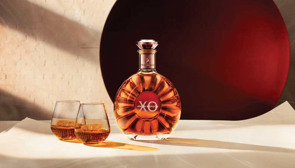 Tan solo 90 unidades de las 16.000 existentes se pueden adquirir en Espa�a: se trata de una botella exclusiva, con un nuevo cuello y tap�n de cobre...