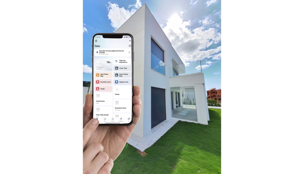 A trav�s de la aplicaci�n Smart Life...