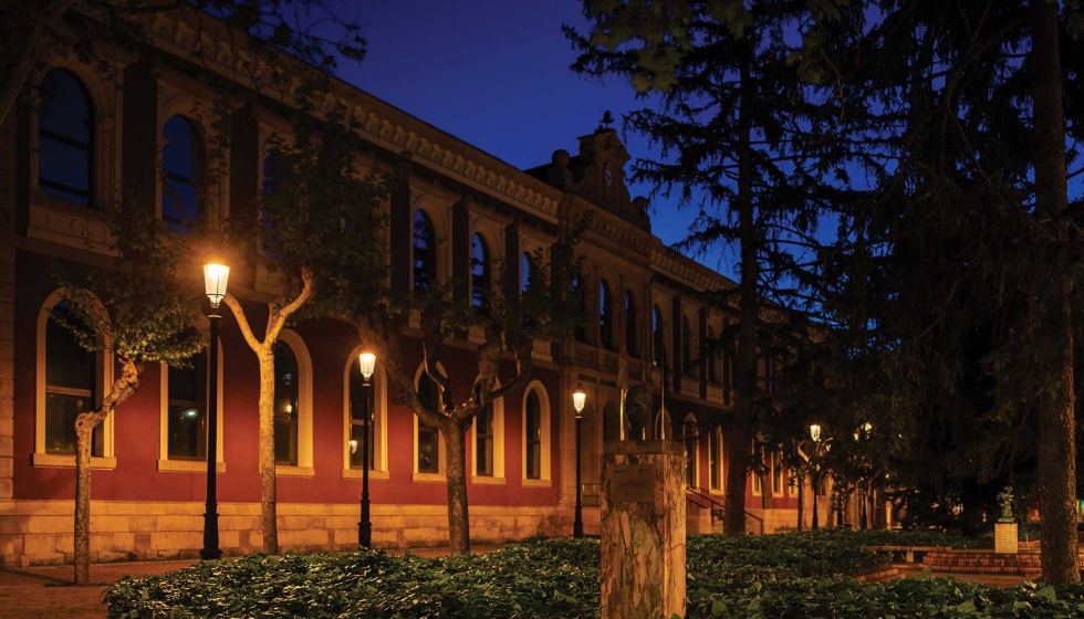 Alumbrado responsable en entorno monumental, con flujo azul reducido al 1,28% para minimizar la contaminaci�n lum�nica