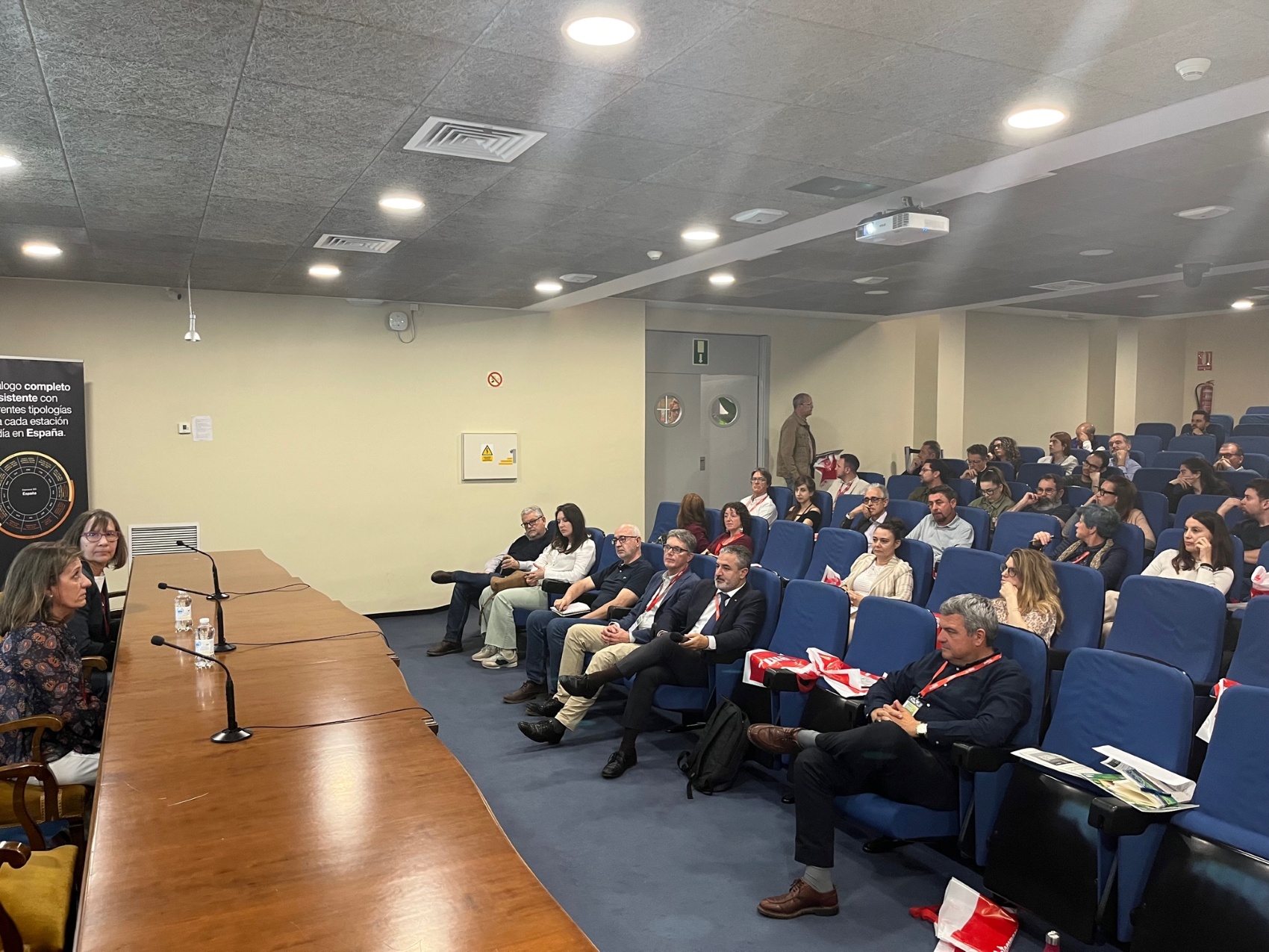 La profesora de investigacin en el CEBAS-CSIC Micaela Carvajal y la CEO de Abiopep, Yolanda Hernando...