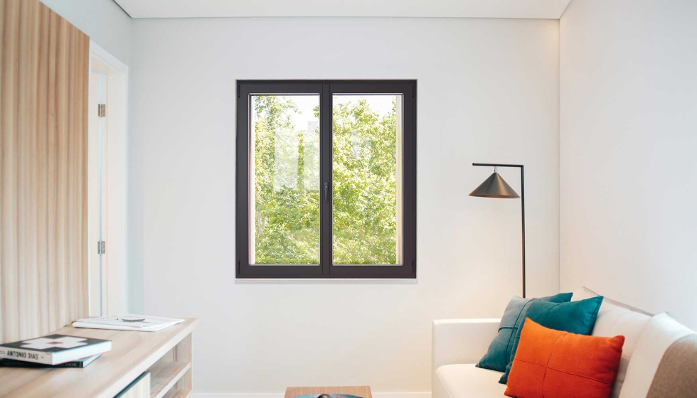 La nueva serie abisagrada A 78 de PVC de Cortizo combina un dise�o de l�neas rectas con un destacado aislamiento t�rmico...