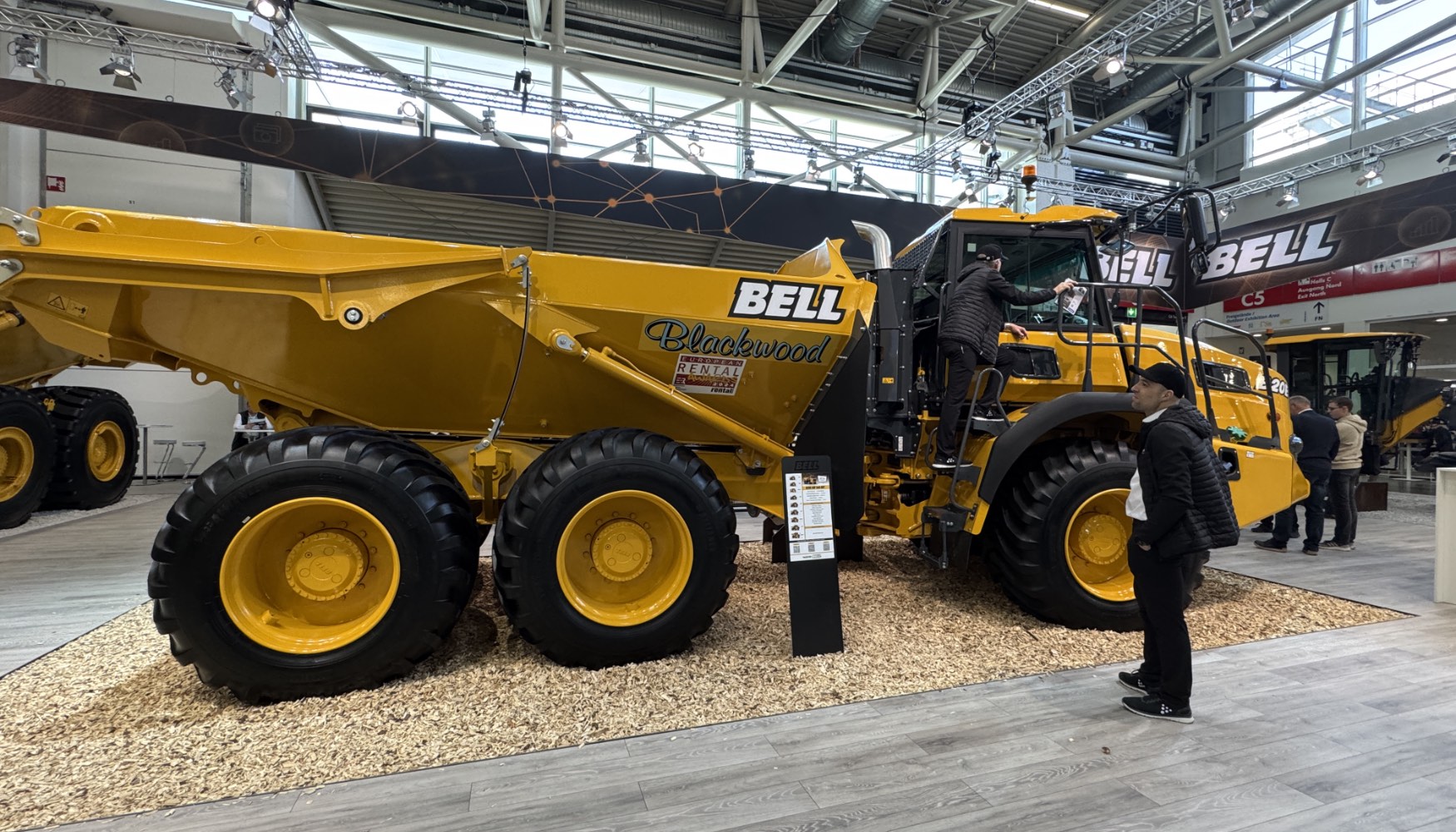 El dumper B20E LGP, de 20 toneladas, fue otro de los grandes protagonistas del stand de Bell Equipment
