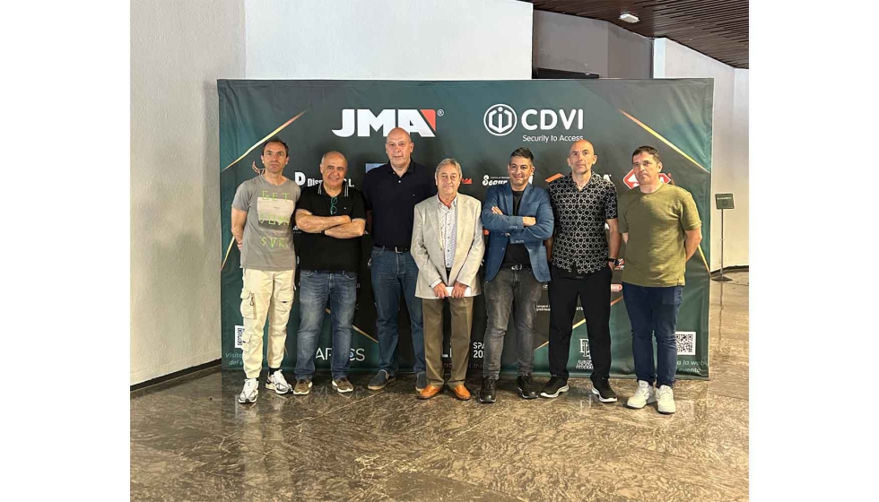 La Junta Directiva de Apecs durante el evento. De izq. a dcha...