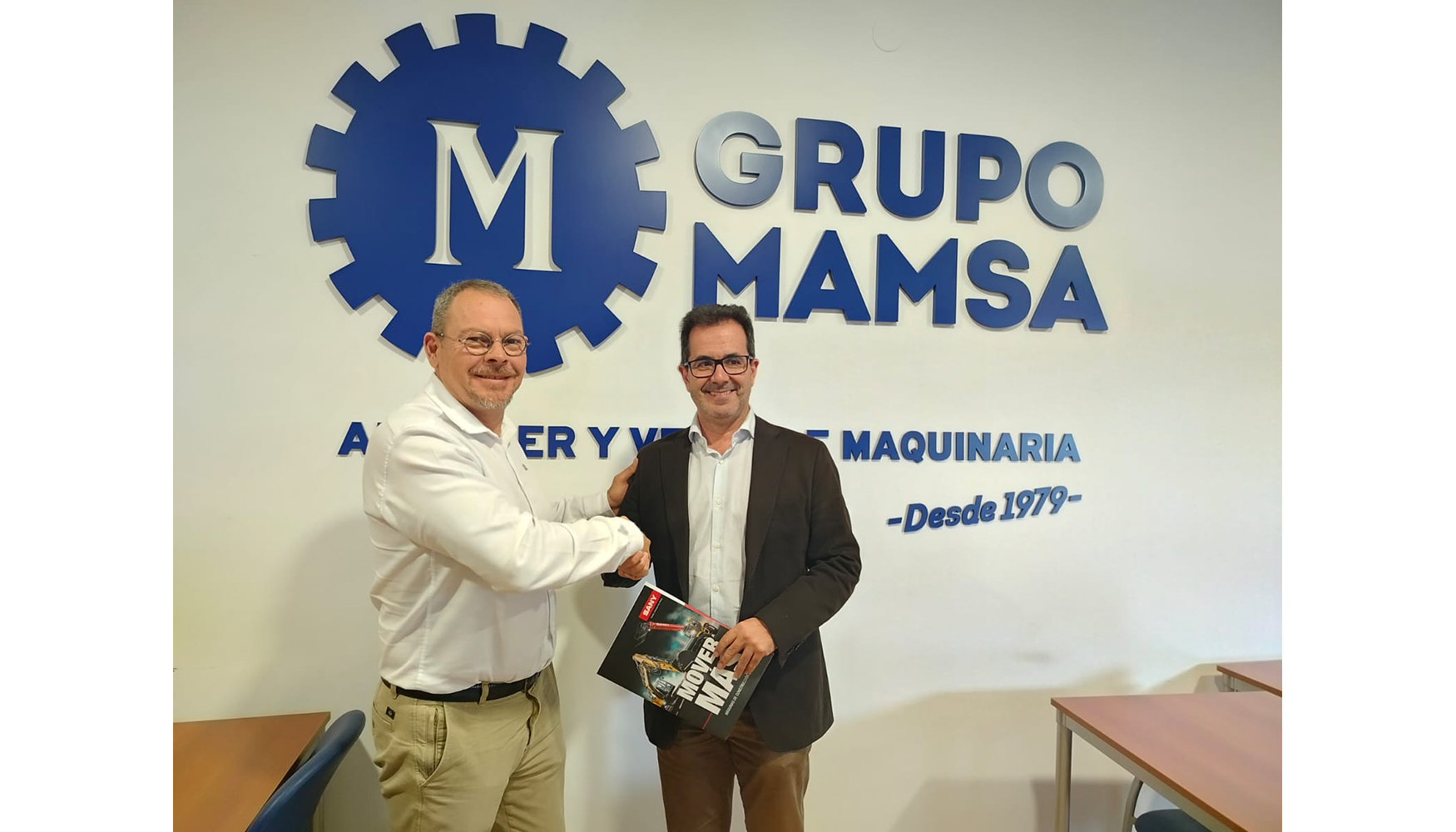 Firma del acuerdo entre Sany Iberia y Grupo Mamsa, representado por Santiago Lpez, director comercial, y Ramn Vicente, director general...