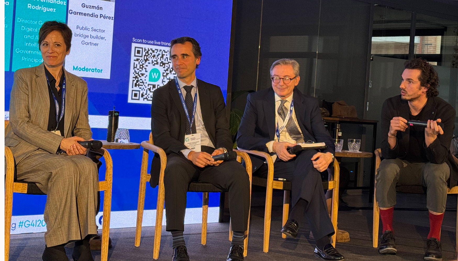 Los participantes de la mesa redonda exploraron las oportunidades que la inteligencia artificial ofrece a administraciones y ciudadanos...