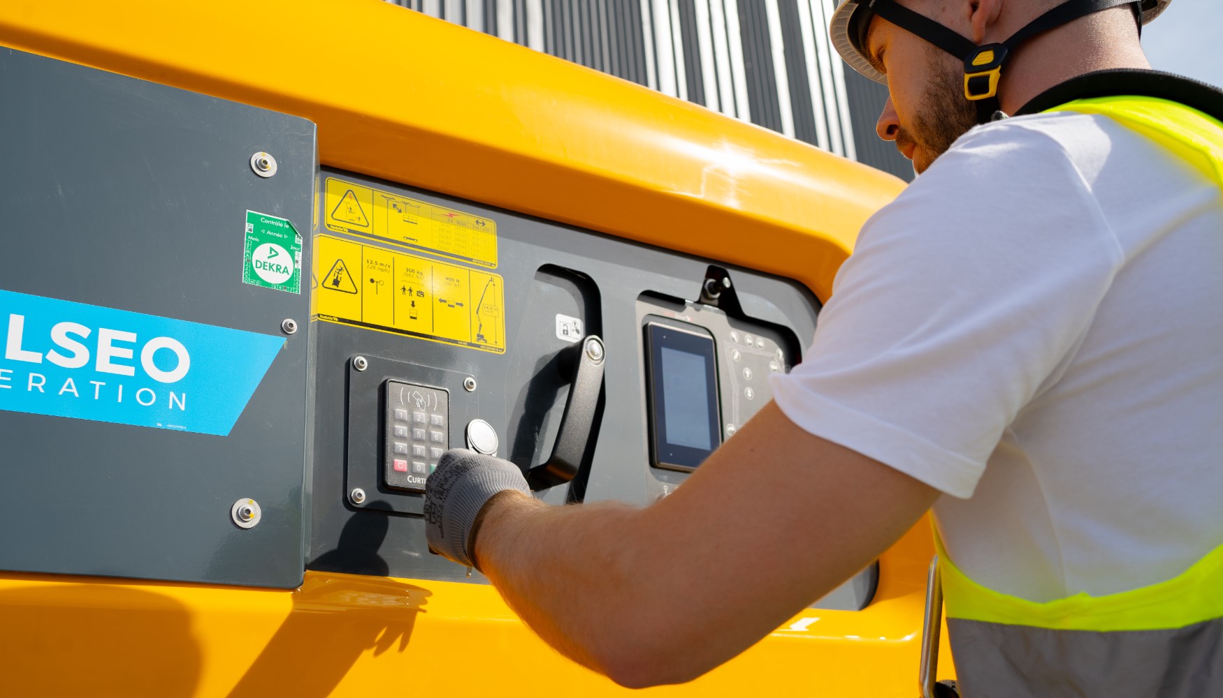 Advanced Access Management (AAM) proporciona un control sin precedentes sobre el acceso y uso de los equipos