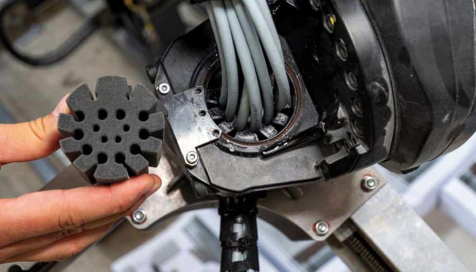 Esta gu�a de cables flexible producida con una impresora 3D SLS de la serie Fuse hace posible un dise�o complejo y ofrece una soluci�n duradera para...