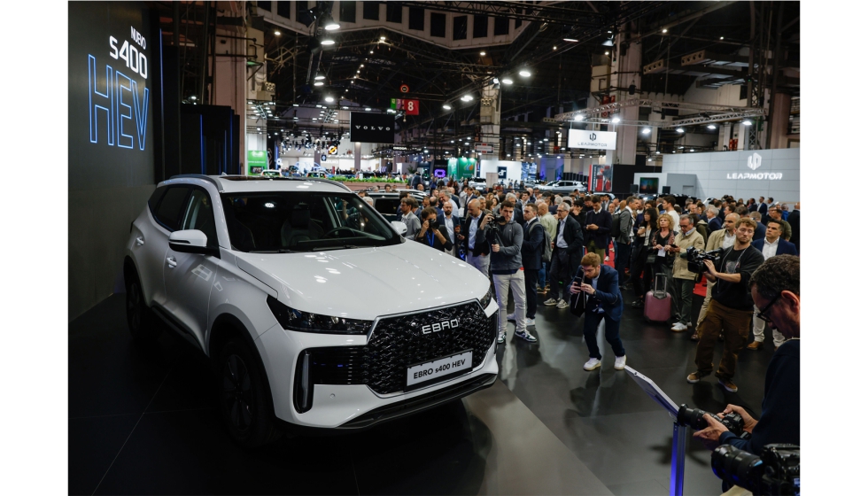 El turismo integra un sistema h�brido de �ltima generaci�n que combina un motor gasolina 1.5 DHE de 70 kW con un motor el�ctrico de 150 kW...