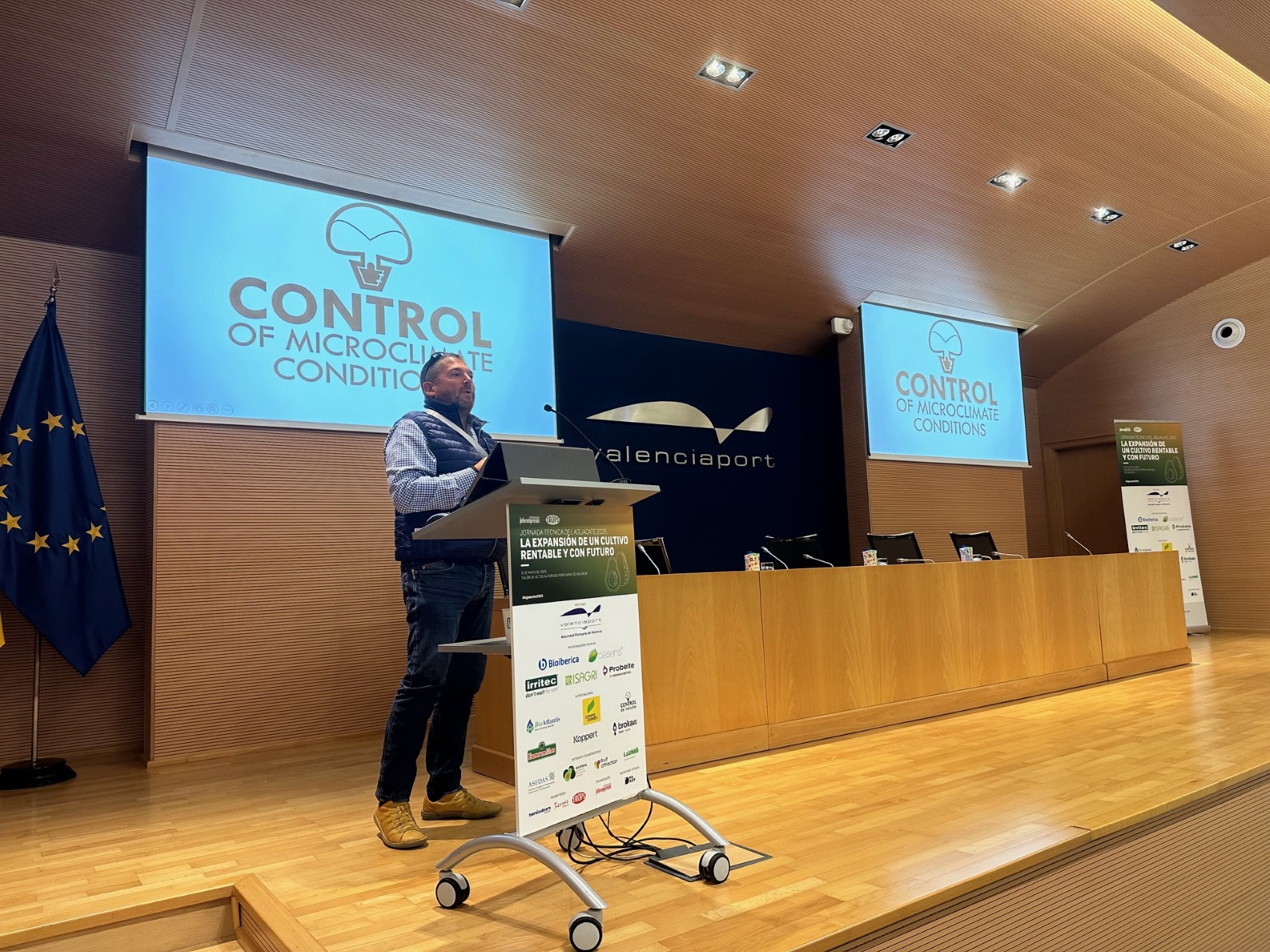 Carlos Arenes, gerente de Control de Heladas, durante su intervencin en la jornada