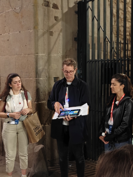 El Lighting Designer, Jordi Ballesta, fue el encargado del tour nocturno por la ciudad de Barcelona