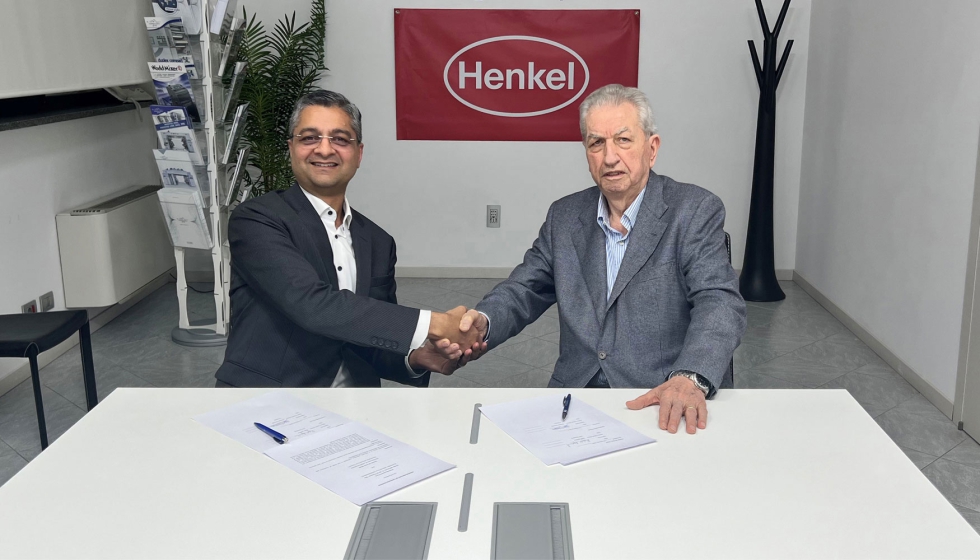 Rajat Agarwal (izquierda), director global de Henkel Packaging Adhesives, y Antonio Cerciello (derecha), presidente de Nordmeccanica...