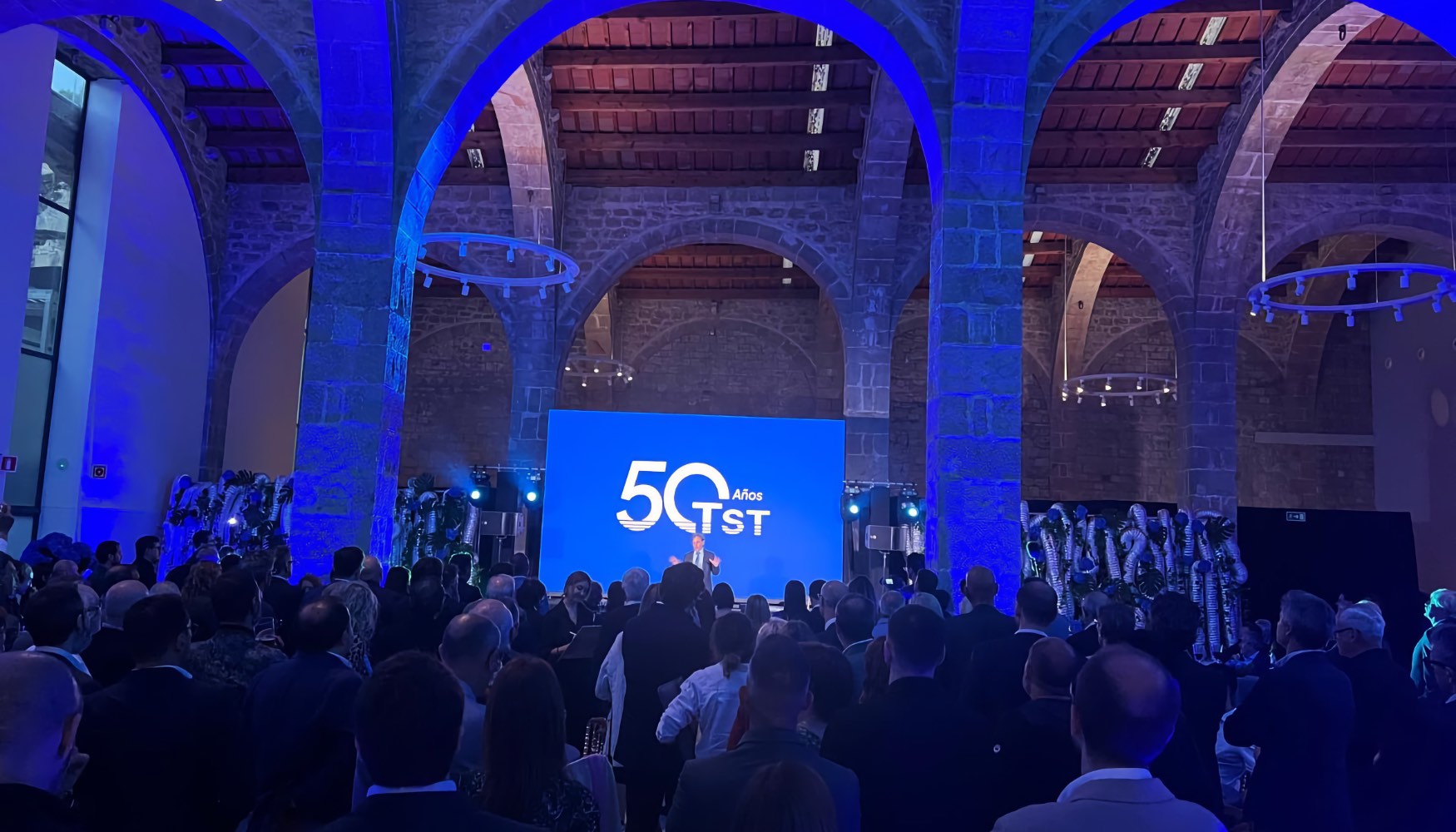 Numerosos clientes, proveedores, trabajadores y amigos no quisieron una cita tan entraable para TST