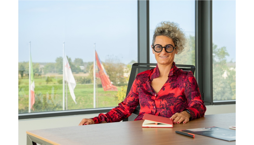 Laura Minotto compagina en Bano dos cargos: es responsable comercial de proyectos y también de Comunicación y Marketing Laura Minotto compagina en Bano dos cargos: es responsable comercial de proyectos y también de Comunicación y Marketing