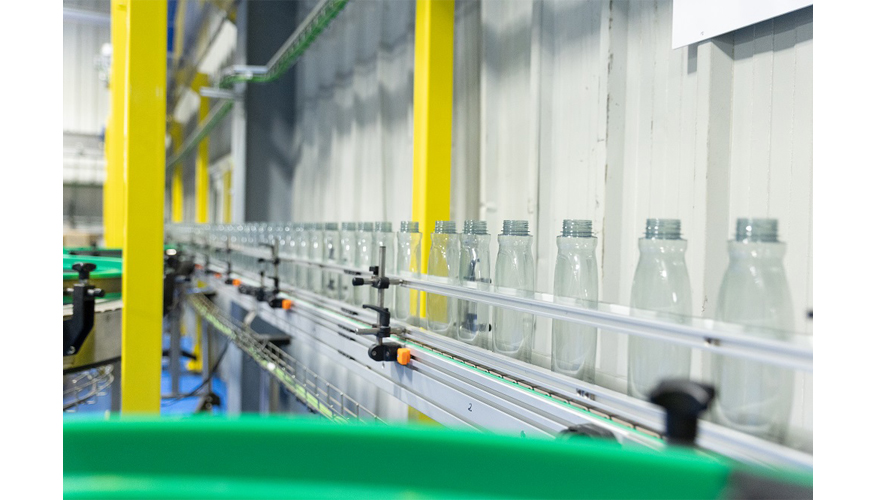 Plastipak tambi�n tiene una nave de estirado y soplado para los clientes que no terminan este proceso en sus instalaciones...