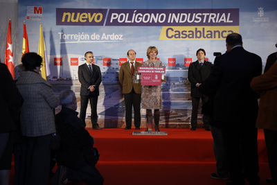 Esperanza Aguirre, presidenta de la Comunidad de Madrid, durante la inauguracin del nuevo polgono Casablanca de Torrejn de Ardoz...