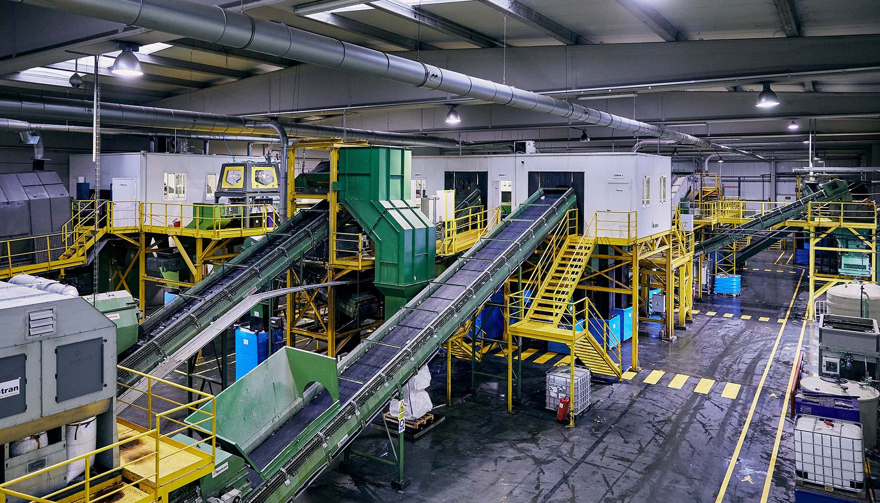 En algunas plantas de clasificaci�n de envases y residuos de medicamentos la aplicaci�n de la inteligencia artificial y la rob�tica en la separaci�n...