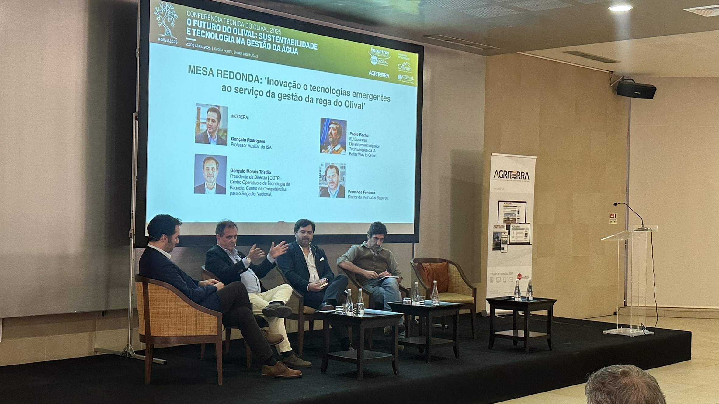 Um painel de especialistas tecnolgicos e empresariais analisou a Inovao e tecnologias emergentes ao servio da gesto da rega do Olival na...