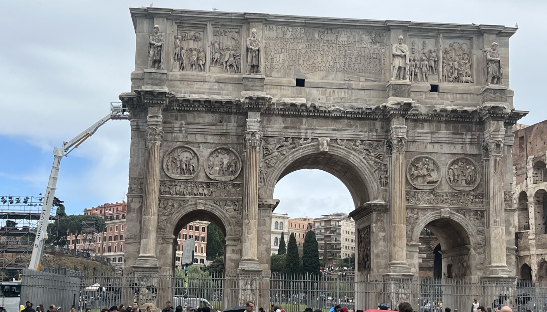 Trabajos con la MJ 375 de Multitel en el en el Arco de Constantino