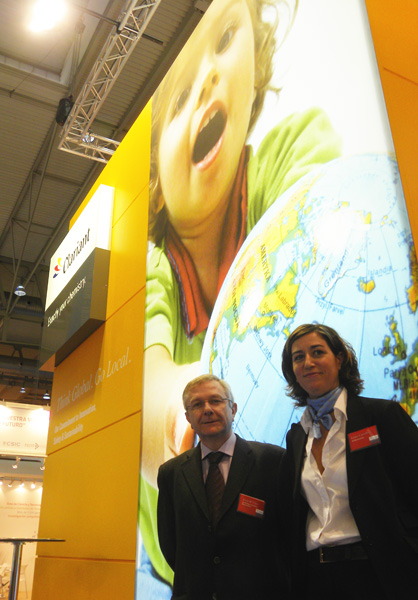 Josep M Clav y Laura Carrillo, en el stand de Clariant en Expoquimia 2011