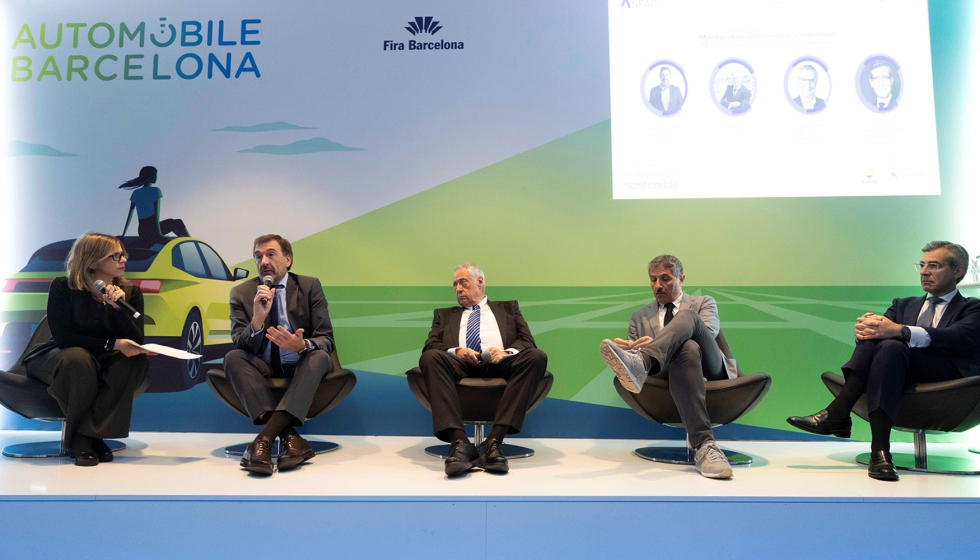 La primera mesa de debate trat el tema de la movilidad urbana y su compromiso con la sostenibilidad...