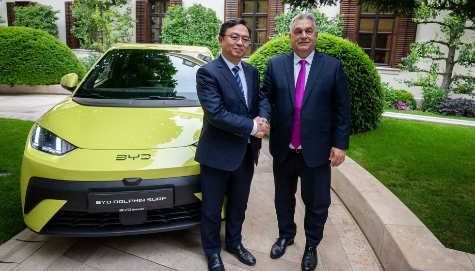 Wang Chuanfu, presidente y director general de BYD, y Viktor Orb�n, primer ministro de Hungr�a