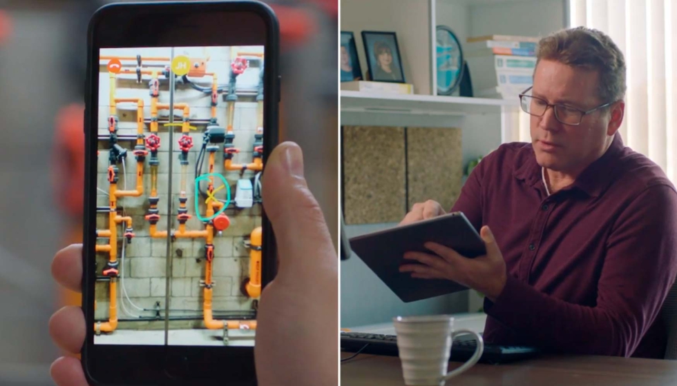 Asistencia remota: un experto gu�a al operario en planta