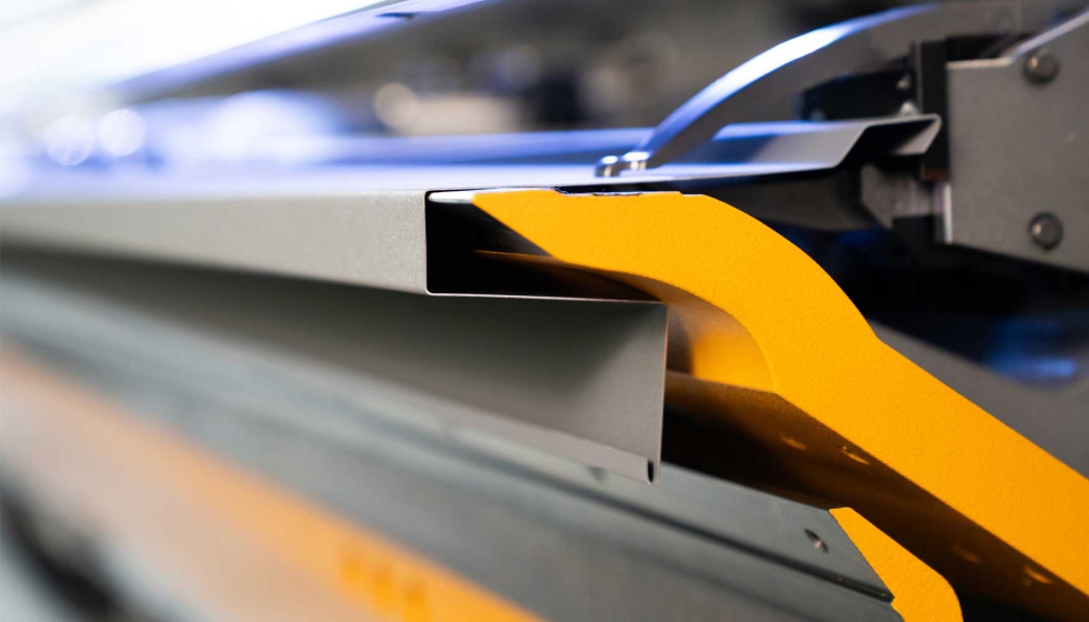 La exclusiva geometr�a de Thalmann permite realizar plegados en U con las pesta�as m�s altas que la base