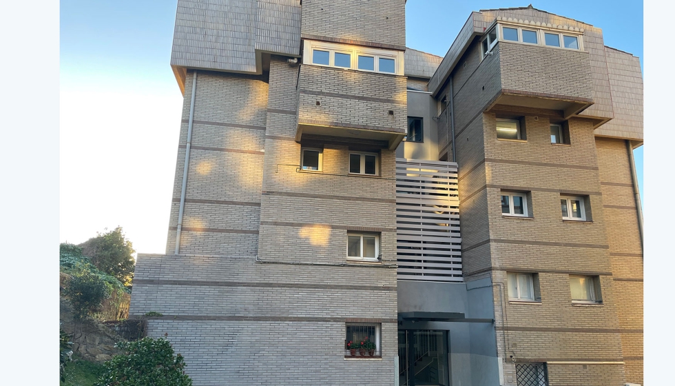 Fachada del edificio de Getxo donde se ha realizado la instalaci�n