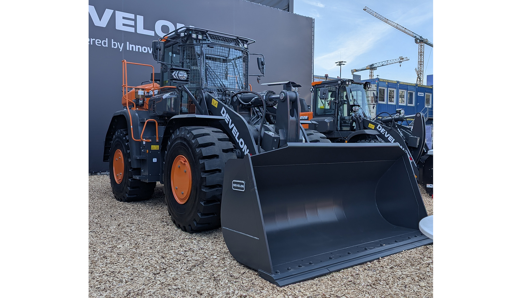 Modelo DL320-7 equipado con el kit de gesti�n de residuos