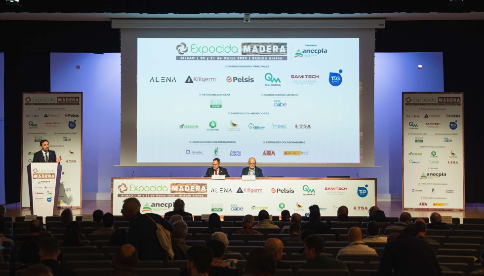 De izquierda a derecha, Jorge Galv�n, director general de Anecpla; Sergio Monge, presidente de Anecpla; y Javier Redondo, presidente de Asepla...